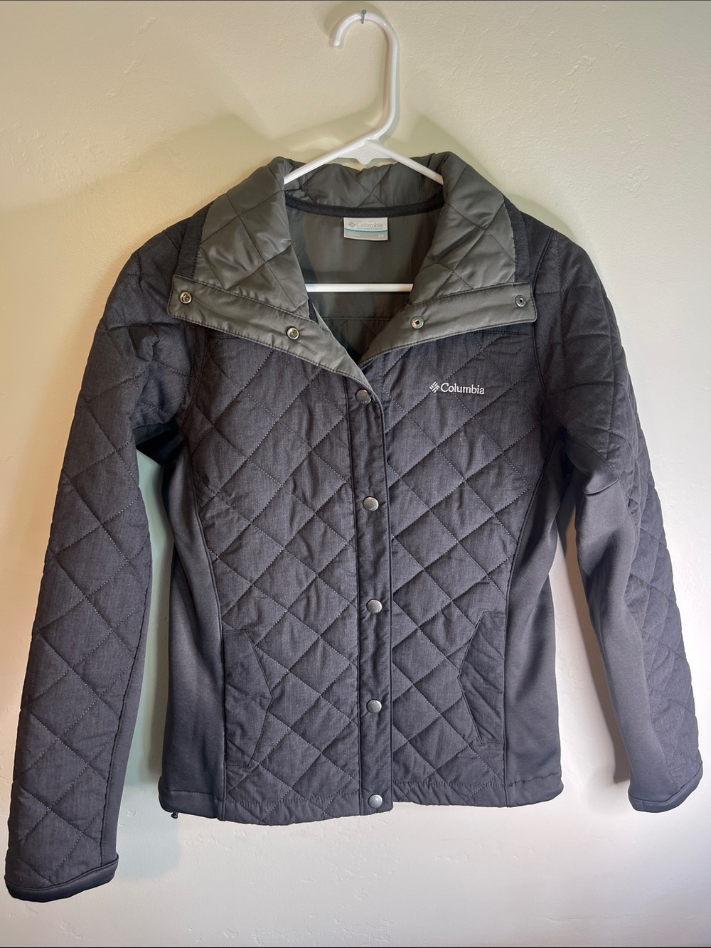Columbia Women's Quilted Puffer Jacket - Dark Gray